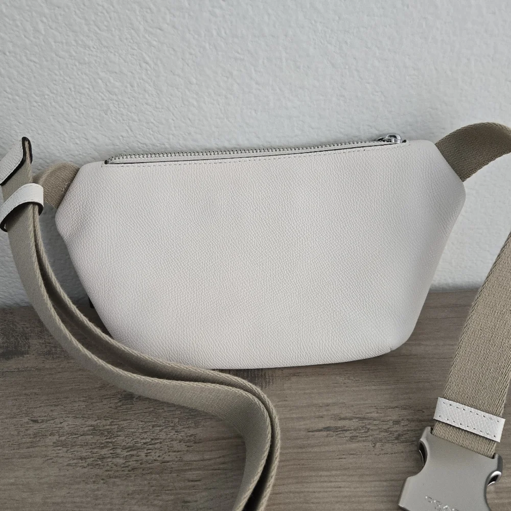 COACH Belt Bag in Crossgrain Leather Chalk - Picture 12 of 14